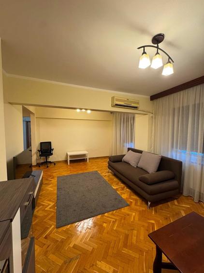 Apartament cu 3 camere decomandat în Teiul Doamnei