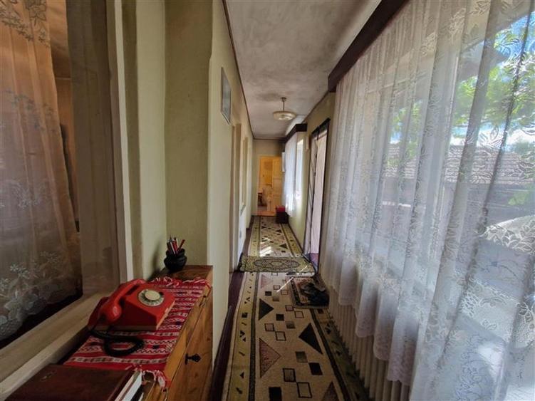 Ramnicu Valcea - Biblioteca Judeteana - casa - 3 camere - curte comuna - 11