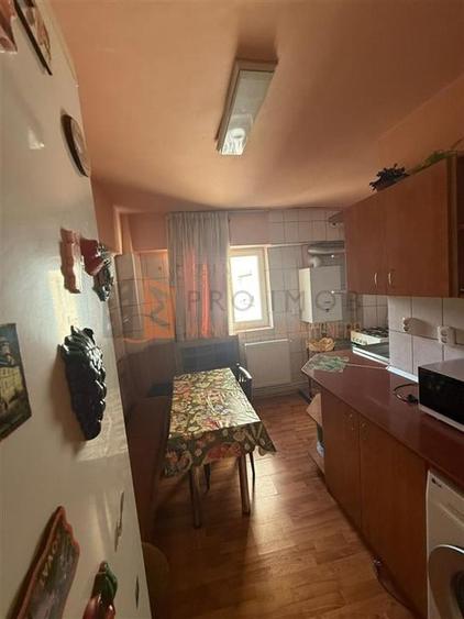 Apartament 3 camere cf 1 semidecomandat zona Micro 3 - 5