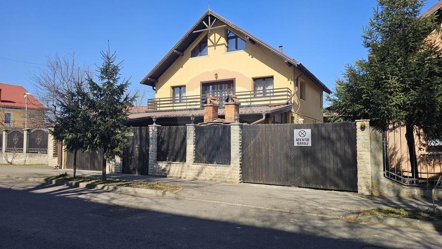 Vilă individuală solidă  | Curte amenajată| Tractorul – Brașov - 1