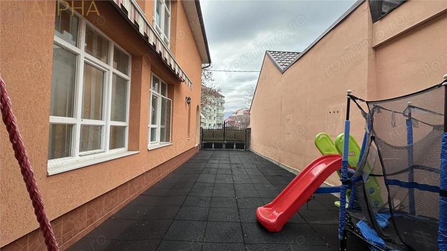 Vila Impunatoare cu 13 Camere Ideala pentru Clinica, After-School sau alte activitati comerciale - 12