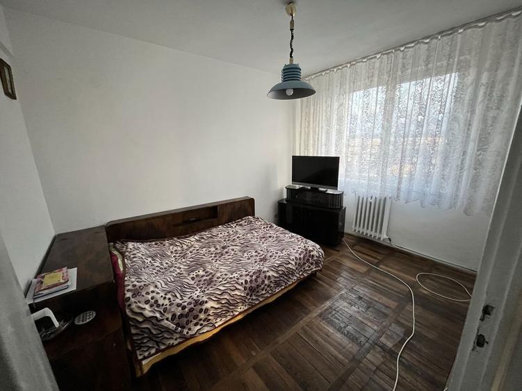 Vand apartament cu 3 camere decomandat - 1