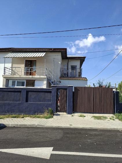 Casă cu 4 camere cu Teren 200 Mp în Central
