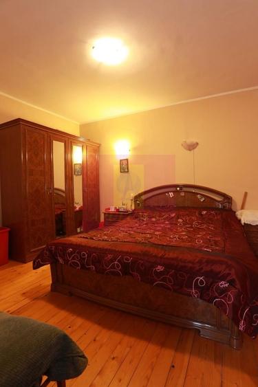 Casă individuală cu 5 camere cu Garaj în Central