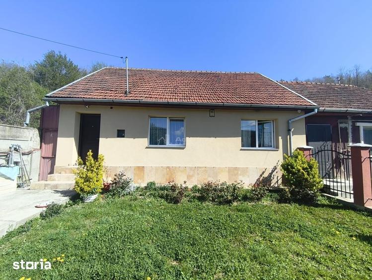 Casă cu 3 camere cu Teren 300 Mp în Muncitoresc