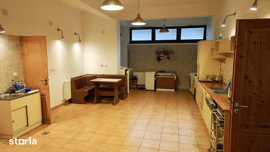Casă cu Teren 1856 Mp în Central