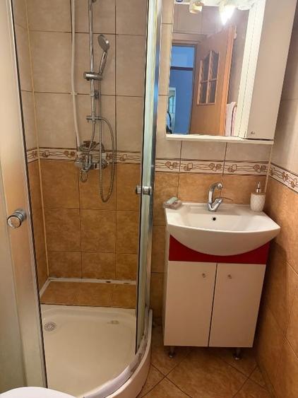Apartament cu 4 camere decomandat, mobilat în Colentina