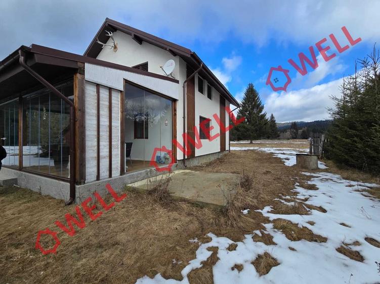 Casă cu 4 camere cu Teren 9600 Mp în Comandău
