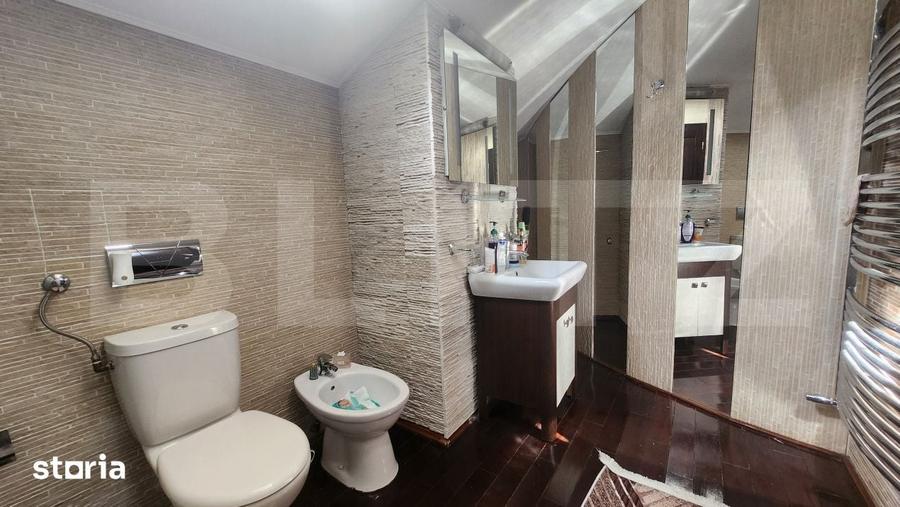 Casă cu 7 camere cu Teren 292 Mp în Central