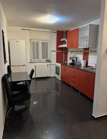 Apartament cu 3 camere decomandat în Dacia