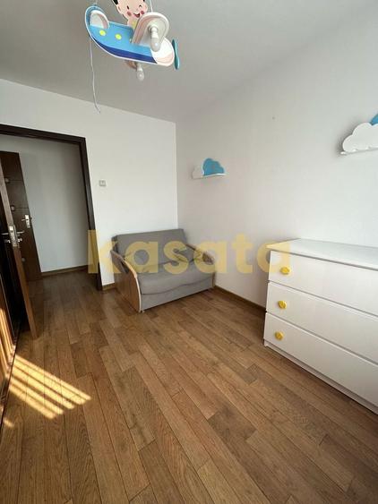Apartament cu 3 camere semidecomandat, mobilat în Apusului