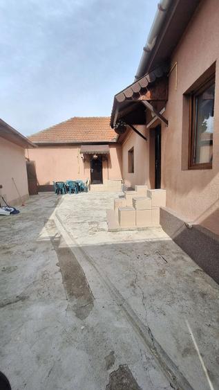 Casă cu 6 camere cu Teren 479 Mp în Ghiroda