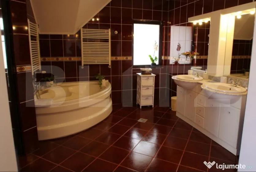 Casă cu 5 camere cu Teren 767 Mp în Central