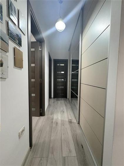 Apartament cu 3 camere decomandat, mobilat în Poarta 6