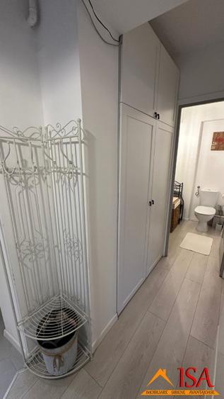Apartament cu 3 camere decomandat, mobilat în Central