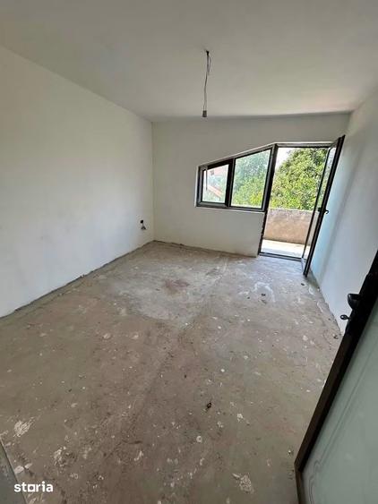 Casă cu 5 camere cu Teren 590 Mp în Central