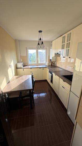 Apartament cu 3 camere semidecomandat în Central