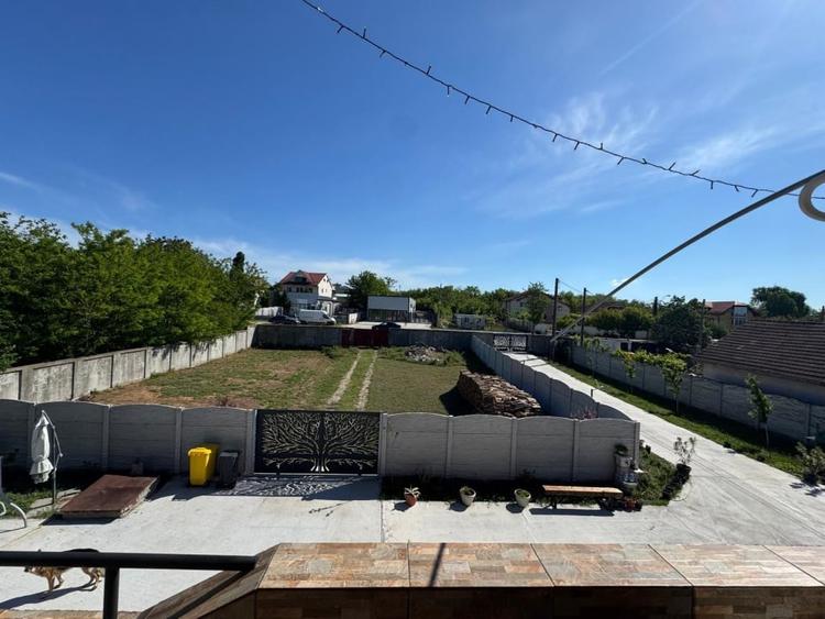 Casă individuală cu 6 camere cu Canalizare în Malu Mare