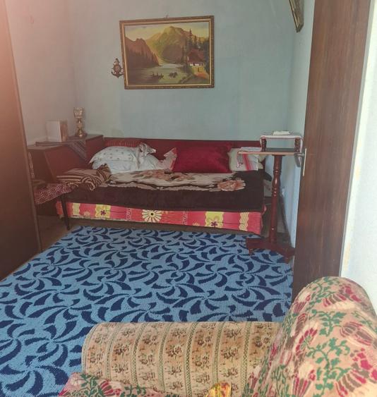 Apartament cu 3 camere semidecomandat în Groapa