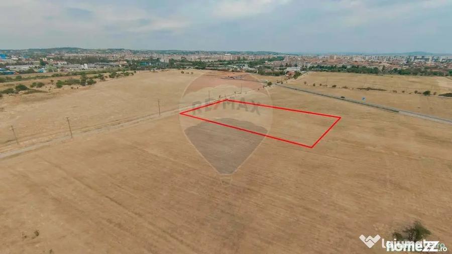 Teren de 7000 mp, în Iosia
