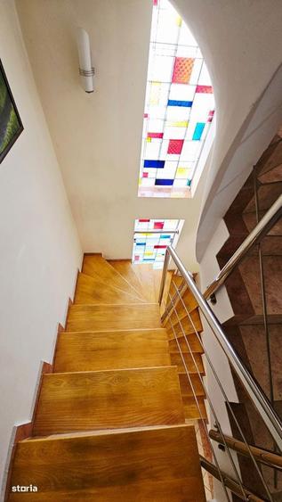 Casă cu 7 camere cu Teren 1300 Mp în Cornetu