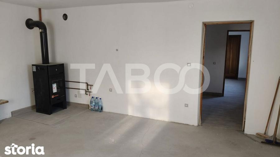 Casă cu 3 camere cu Teren 123 Mp în Pianu