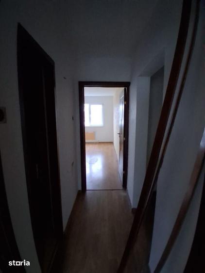 Apartament cu 4 camere semidecomandat în Ferentari