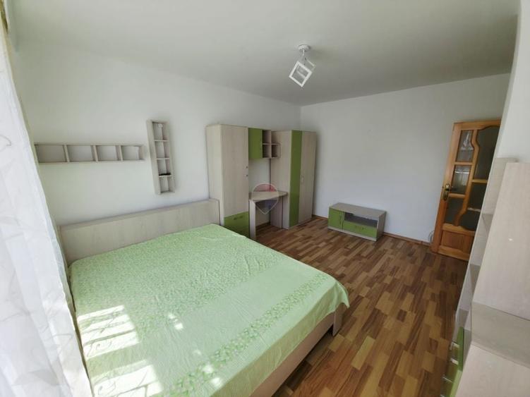 Apartament cu 3 camere decomandat, mobilat în Dărmănești