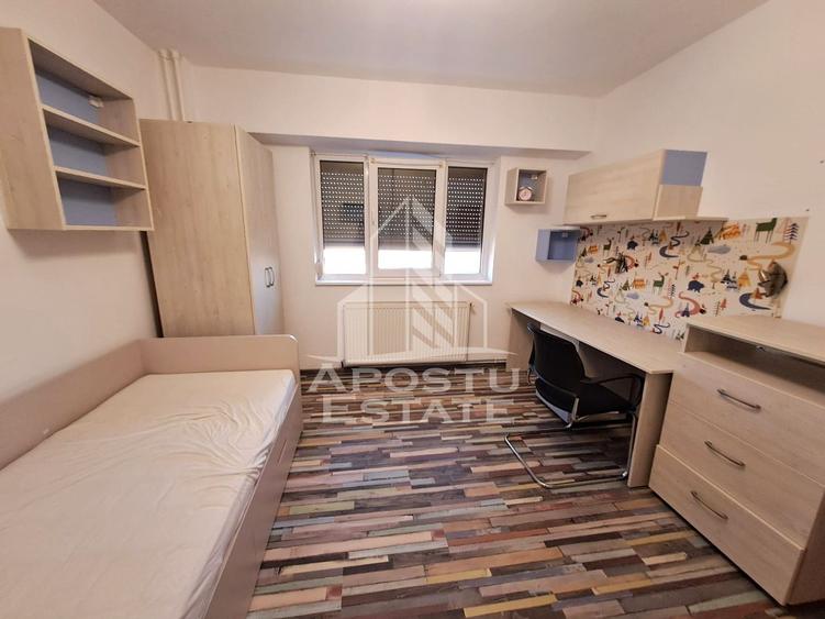 Apartament cu 3 camere decomandat, mobilat în Aradului