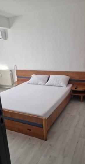 Apartament cu 3 camere decomandat, mobilat în Unirii