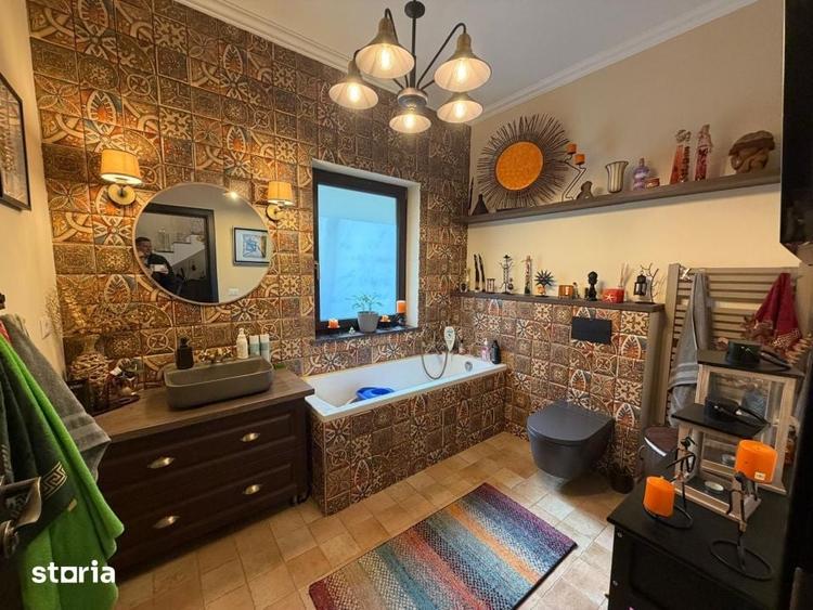 Casă cu 6 camere cu Teren 1500 Mp în Marginea