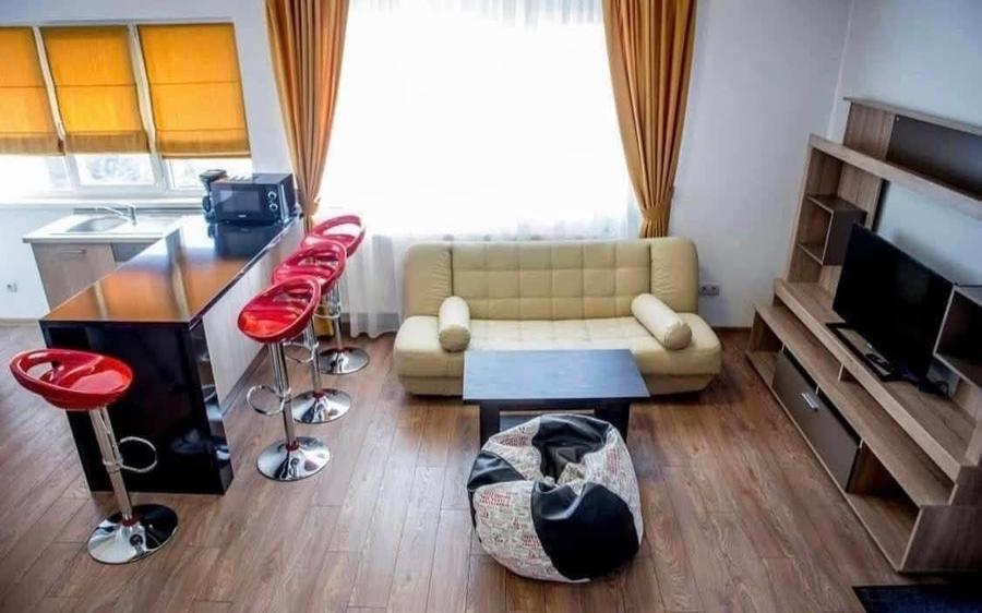 Apartament spațios cu 4 camere , strada Păcii, la 10 minute de UMFST - 1
