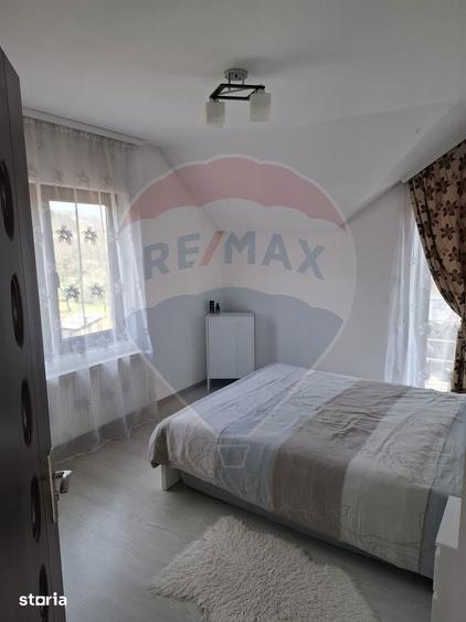 Casa / Vila cu 5 camere de vanzare - 1