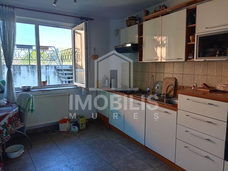 Casa cu 2 corpuri de cladire | zona 7 Noiembrie - 10