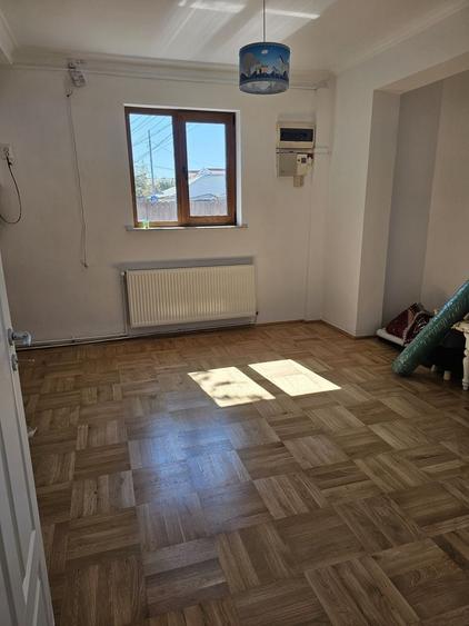 Casă spațioasă de închiriat cu curte amenajată și facilități complete - 20