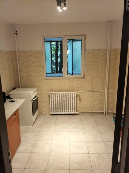 LACUL TEI ,Teiul Doamnei.bl.1984 2/8,DECOMANDAT, 2bai,bucatarie mare patrata - 1