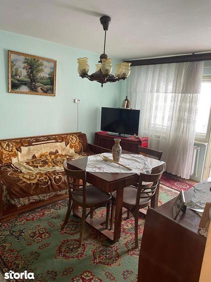 De vanzare apartament 4 camere, strada Carpati, central - 1