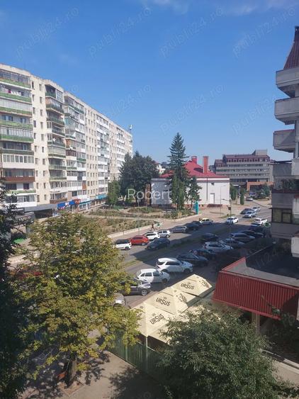 Vand apartament cu 3 camere Vand apartament cu 3 camere