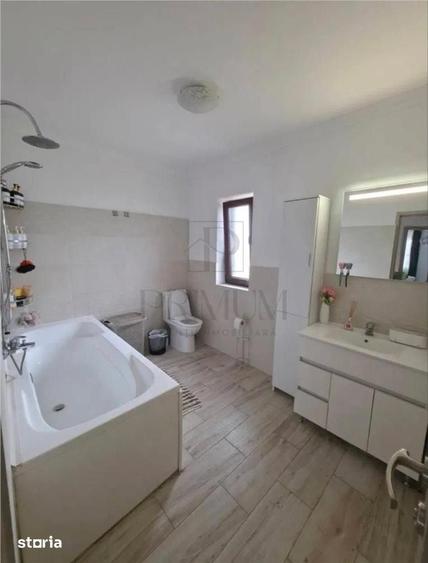 Casă cu 4 camere cu Teren 263 Mp în Sânmihaiu Român