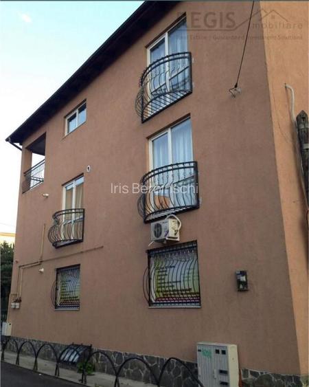 Vila 8 Camere si Curte Spatiu Ideal pentru Familie Ma... Vila 8 Camere si Curte Spatiu Ideal pentru Familie Ma...