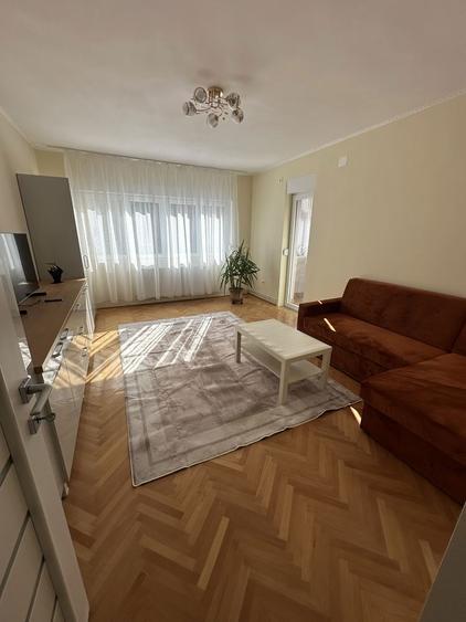 Inchiriez apartament 2 camere ultracentral - 1