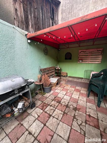 Vand casa la curte comuna - 1