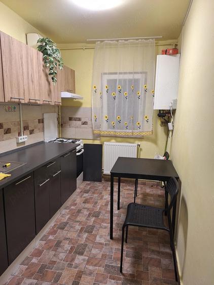 Garsonieră decomandată în Girocului