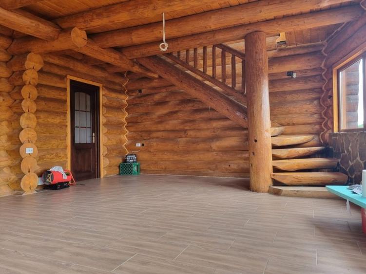 Casa modernizată în 2024 din bușteni de brad - 6