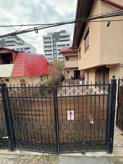 Inchiriez casa 5 camere+ mansarda si curte (200mp) - 2