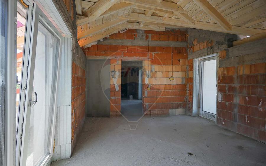 De vanzare casa cu un proiect deosebit, la ro?u , Str.... - 8