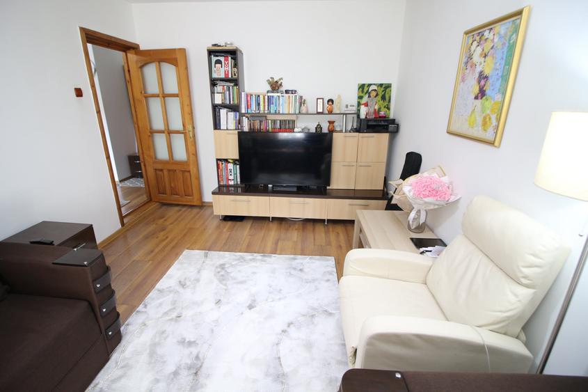Apartament cu 3 camere decomandat în Siderurgiștilor