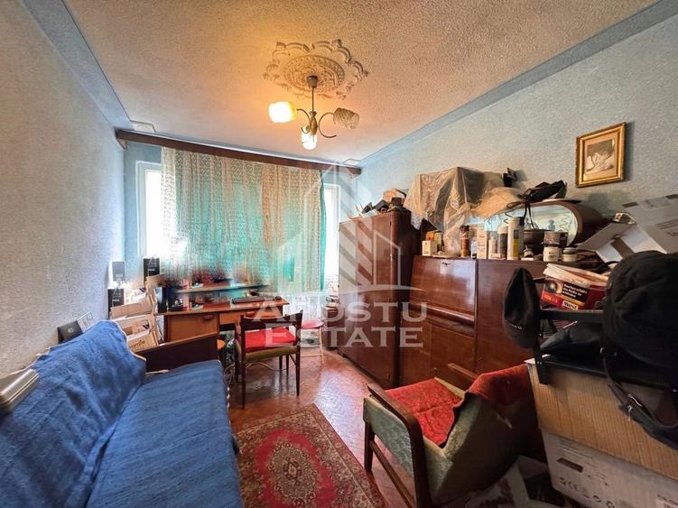 Apartament cu 3 camere, decomandat, zona Dacia - 3