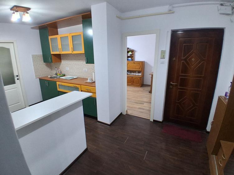 PACURARI PETRU PONI 3 CAMERE DECOMANDAT ET.1 MOBILAT BLOC 1985 COD 160170 - 2