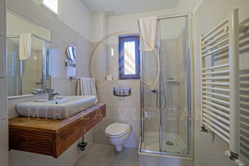 Hotel 3 Stele de Vânzare la  Delfinariu, aproape de Mamaia - 26